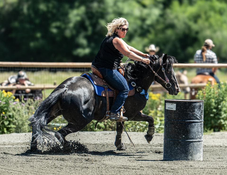 Brandee Simmons barrel racing